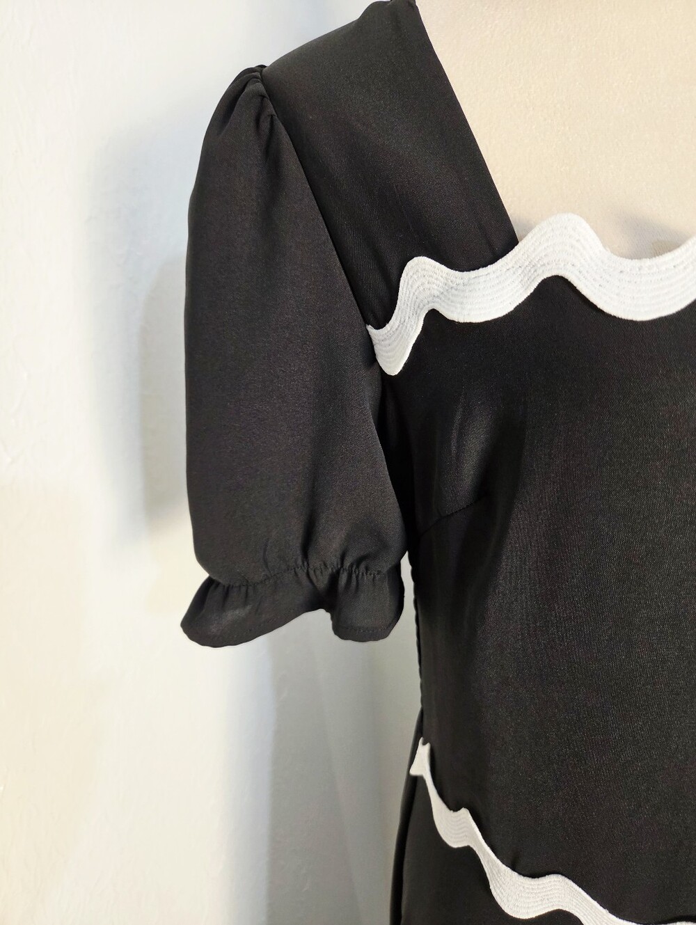 BTFBM Black Maxi Dress with White Scalloped Trim, Tie Across Upper Back Sz Large - Picture 5 of 13